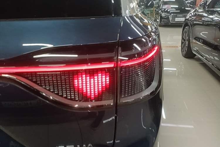 Used Hima AITO M9 2024 Range-Extended Ultra Version 42 kWh 6-Seater Model Right Rear Taillight