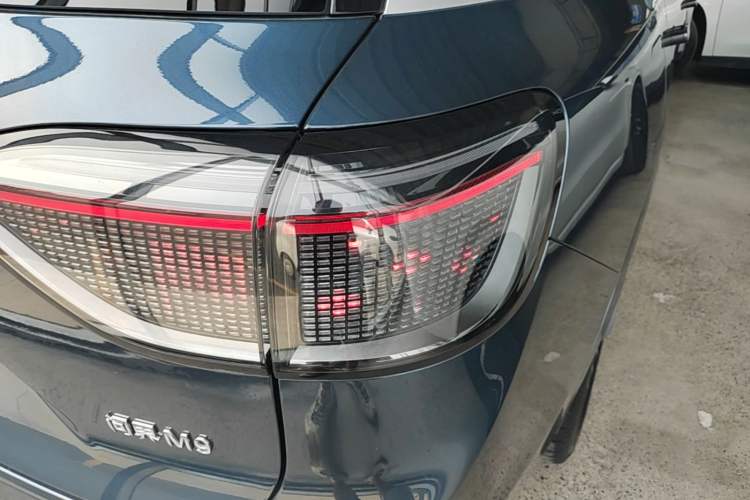 Used Hima AITO M9 2024 Range-Extended Max Edition 42 kWh 6-Seater Version Right Rear Taillight