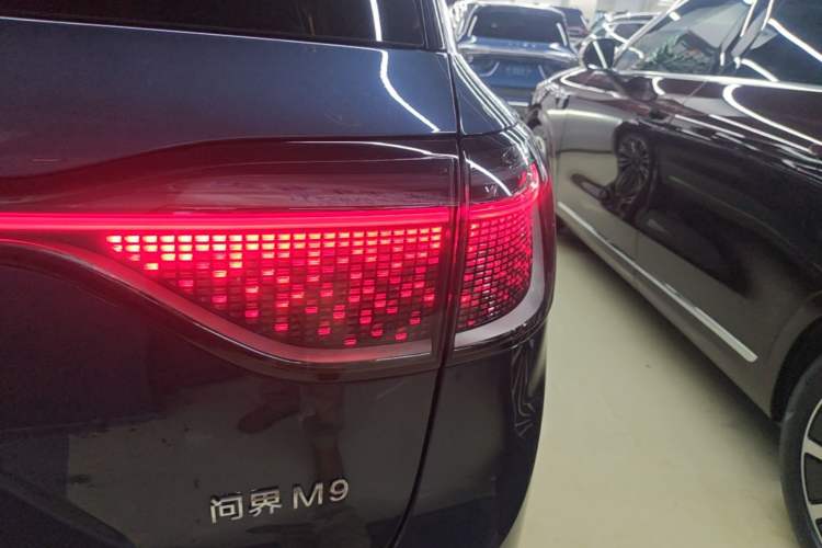 Used Hima AITO M9 2024 Range-Extended Ultra Version 42 kWh 6-Seater Model Right Rear Taillight