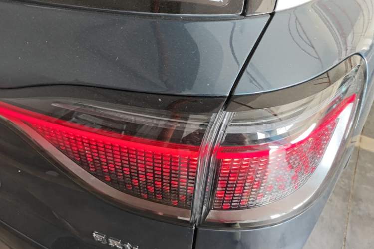 Used Hima AITO M9 2024 Range-Extended Ultra Version 42 kWh 6-Seater Model Right Rear Taillight