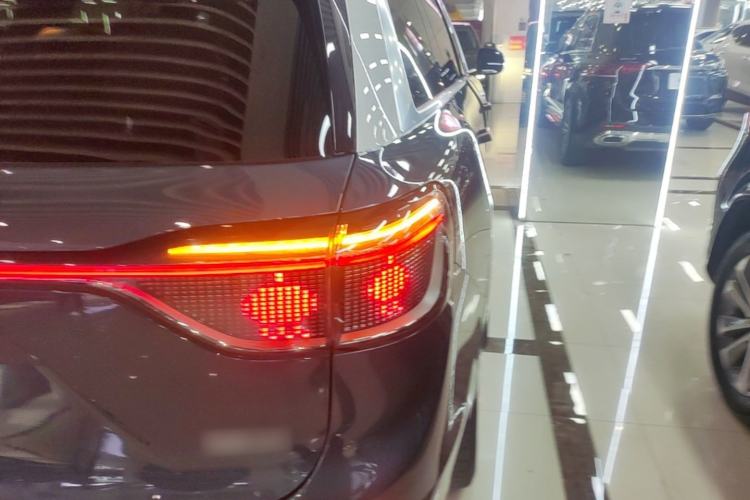 Used Hima AITO M9 2024 Range-Extended Max Edition 42 kWh 6-Seater Version Right Rear Taillight