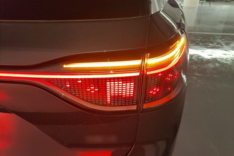 Used Hima AITO M9 2024 Range-Extended Ultra Version 42 kWh 6-Seater Model Right Rear Taillight