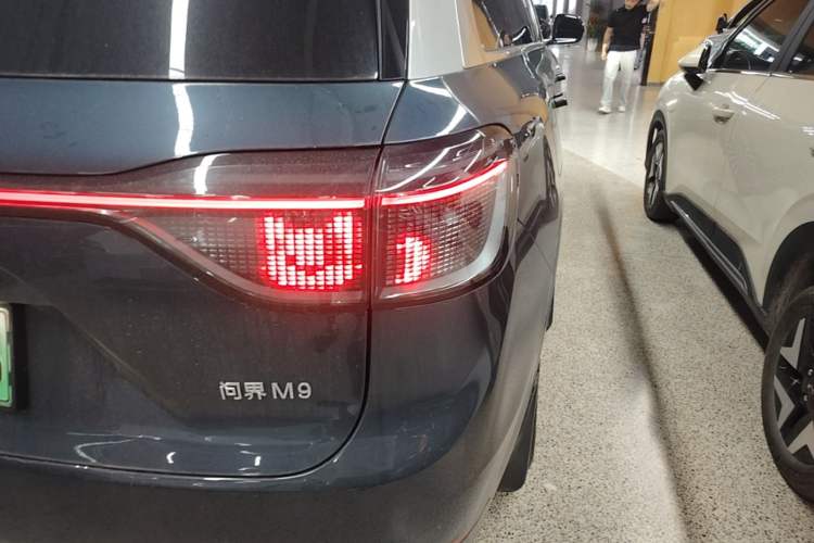 Used Hima AITO M9 2024 Range-Extended Ultra Version 42 kWh 6-Seater Model Right Rear Taillight