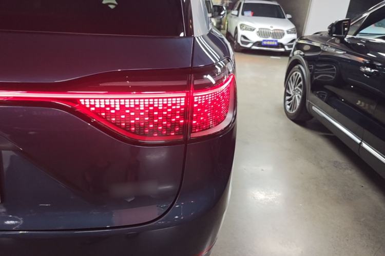 Used Hima AITO M9 2024 Range-Extended Max Edition 52 kWh 5-Seater Version Right Rear Taillight
