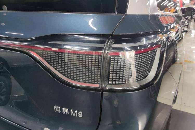 Used Hima AITO M9 2024 Range-Extended Ultra Version 42 kWh 6-Seater Model Right Rear Taillight