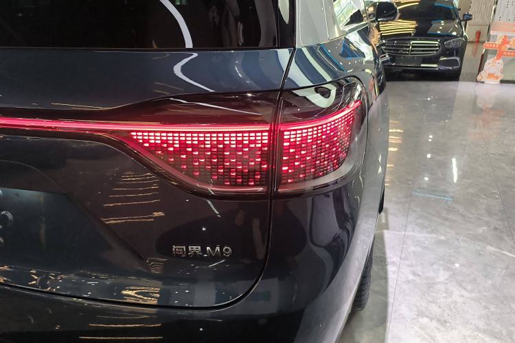 Used Hima AITO M9 2024 Range-Extended Max Edition 42 kWh 5-Seater Version Right Rear Taillight