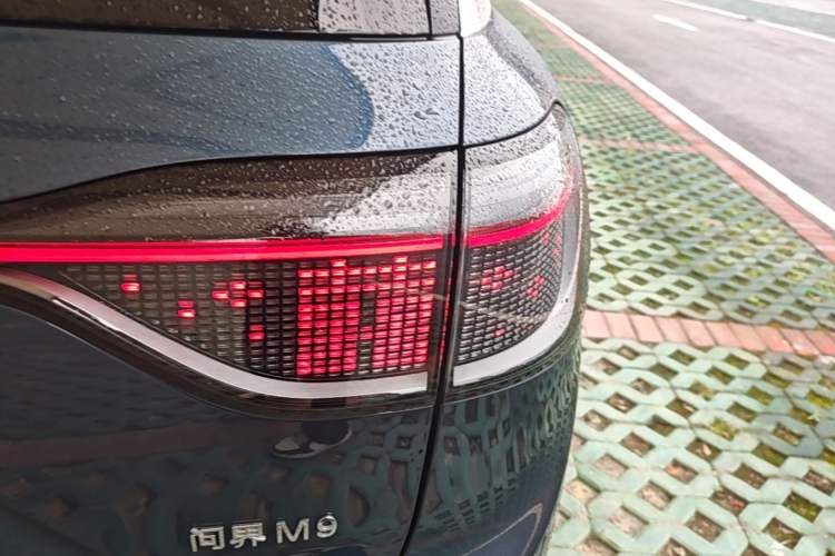 Used Hima AITO M9 2024 Range-Extended Ultra Version 52 kWh 5-Seater Model Right Rear Taillight