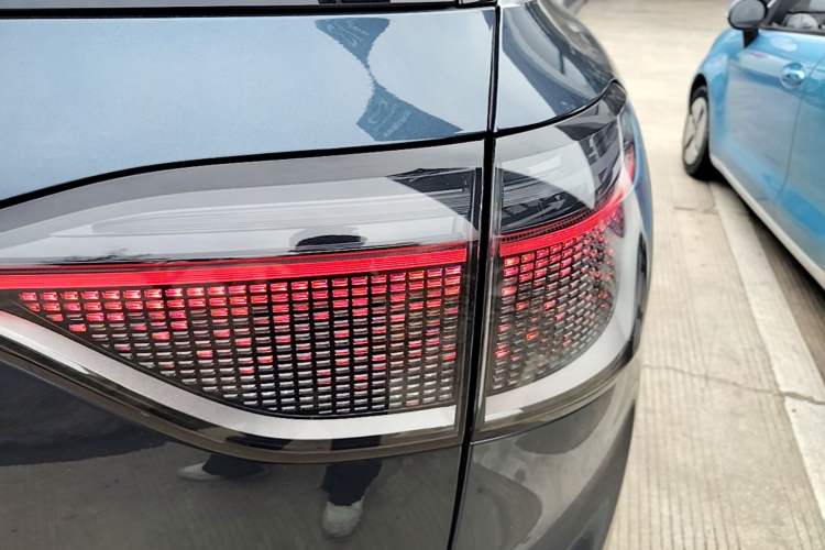Used Hima AITO M9 2024 Range-Extended Ultra Version 42 kWh 6-Seater Model Right Rear Taillight