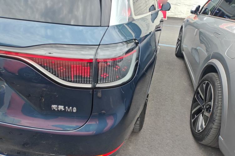Used Hima AITO M9 2024 Range-Extended Max Edition 42 kWh 6-Seater Version Right Rear Taillight