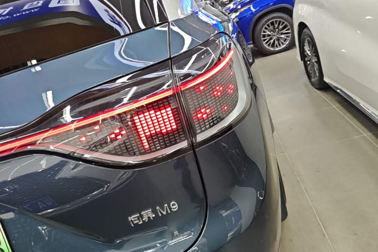 Used Hima AITO M9 2024 Range-Extended Ultra Version 42 kWh 6-Seater Model Right Rear Taillight