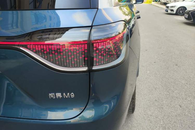Used Hima AITO M9 2024 Range-Extended Ultra Version 42 kWh 6-Seater Model Right Rear Taillight