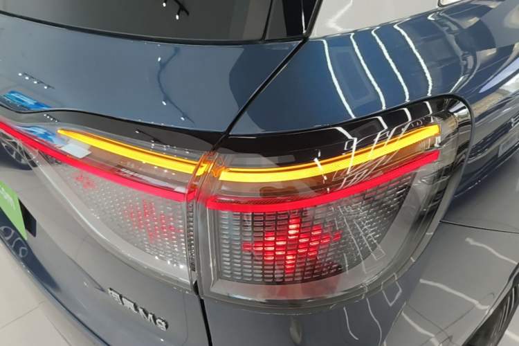 Used Hima AITO M9 2024 Range-Extended Ultra Version 52 kWh 5-Seater Model Right Rear Taillight