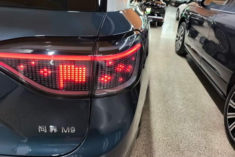 Used Hima AITO M9 2024 Range-Extended Ultra Version 42 kWh 6-Seater Model Right Rear Taillight