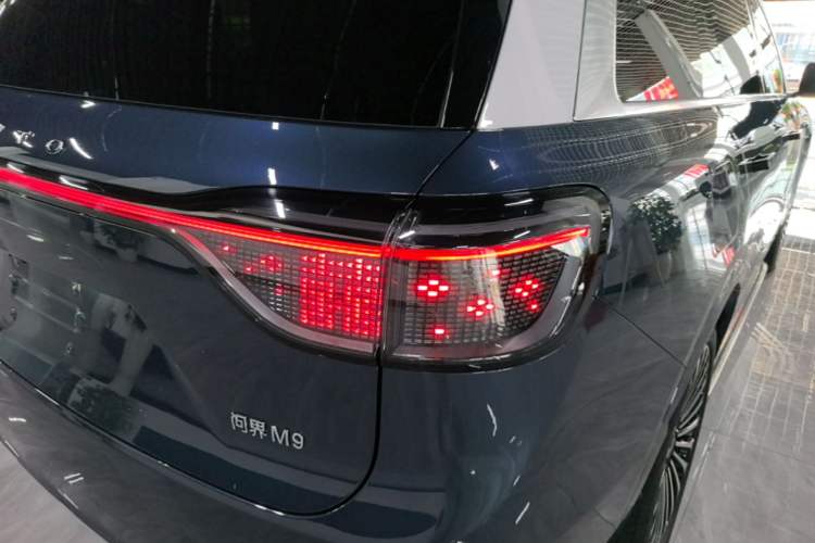 Used Hima AITO M9 2024 Range-Extended Ultra Version 42 kWh 6-Seater Model Right Rear Taillight