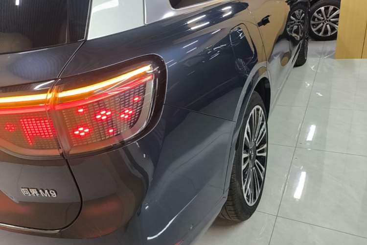 Used Hima AITO M9 2024 Range-Extended Max Edition 52 kWh 6-Seater Version Right Rear Taillight
