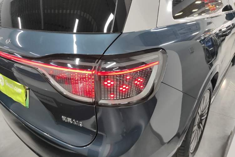 Used Hima AITO M9 2024 Range-Extended Max Edition 42 kWh 6-Seater Version Right Rear Taillight