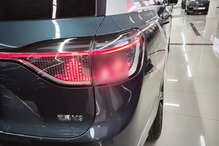Used Hima AITO M9 2024 Range-Extended Ultra Version 42 kWh 6-Seater Model Right Rear Taillight
