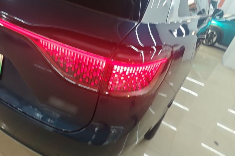 Used Hima AITO M9 2024 Range-Extended Ultra Version 42 kWh 6-Seater Model Right Rear Taillight