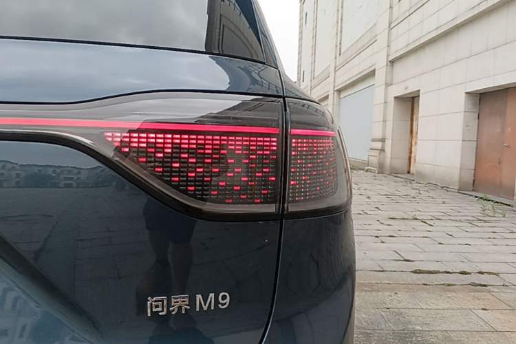 Used Hima AITO M9 2024 Range-Extended Ultra Version 42 kWh 6-Seater Model Right Rear Taillight