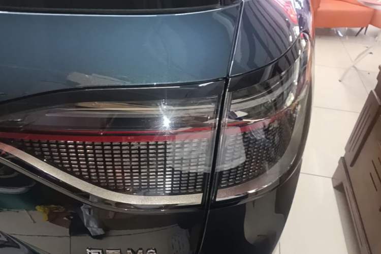 Used Hima AITO M9 2024 Range-Extended Ultra Version 42 kWh 6-Seater Model Right Rear Taillight
