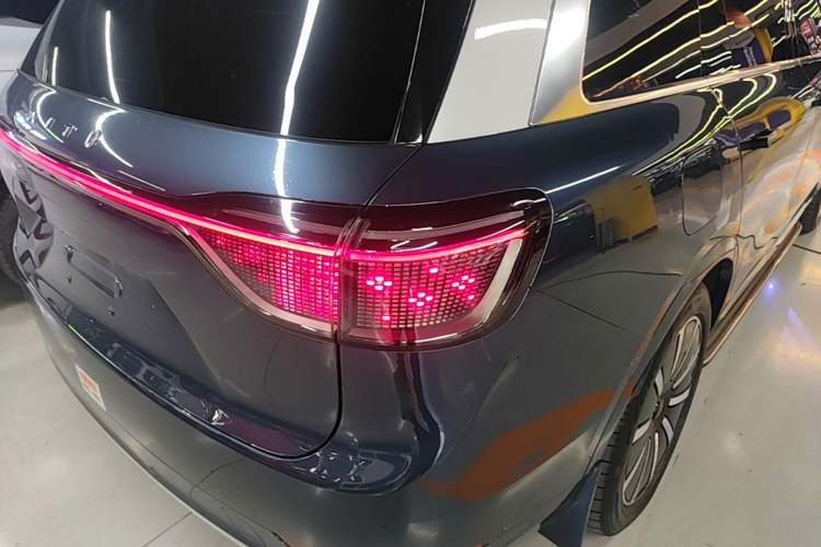 Used Hima AITO M9 2024 Range-Extended Ultra Version 52 kWh 6-Seater Model Right Rear Taillight