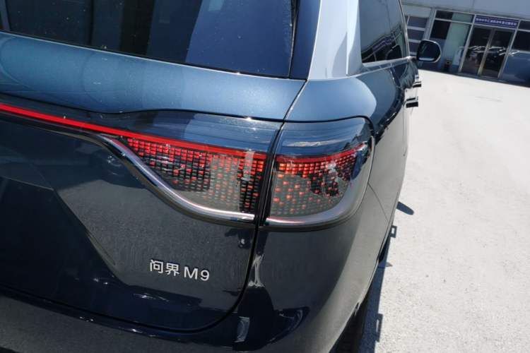 Used Hima AITO M9 2024 Range-Extended Ultra Version 52 kWh 5-Seater Model Right Rear Taillight