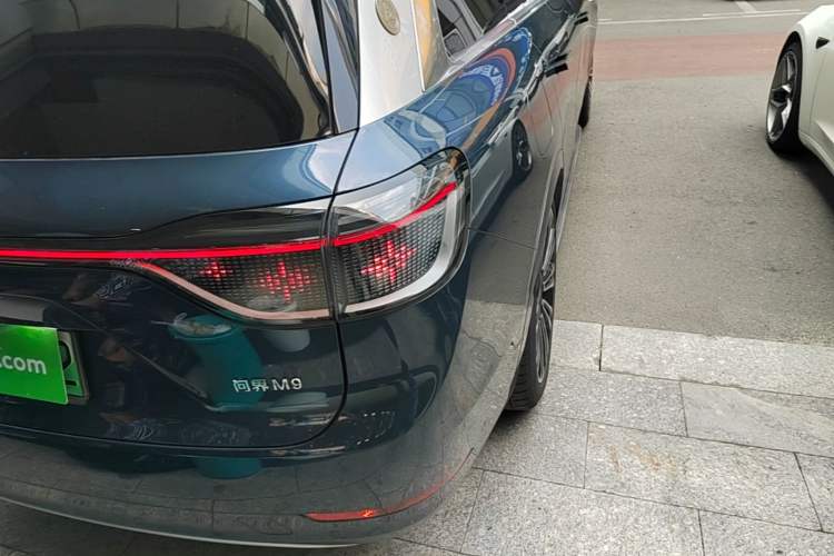 Used Hima AITO M9 2024 Range-Extended Ultra Version 52 kWh 6-Seater Model Right Rear Taillight