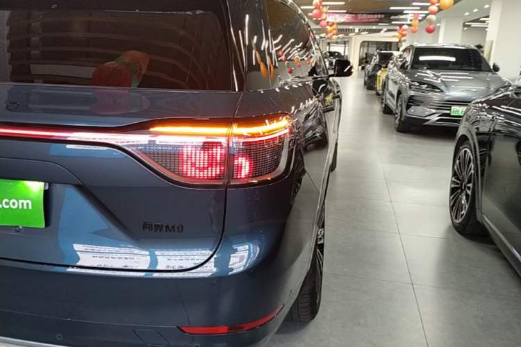 Used Hima AITO M9 2024 All-Electric Ultra Version 100 kWh 6-Seater Model Right Rear Taillight