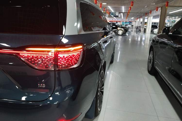 Used Hima AITO M9 2024 Range-Extended Ultra Version 42 kWh 6-Seater Model Right Rear Taillight