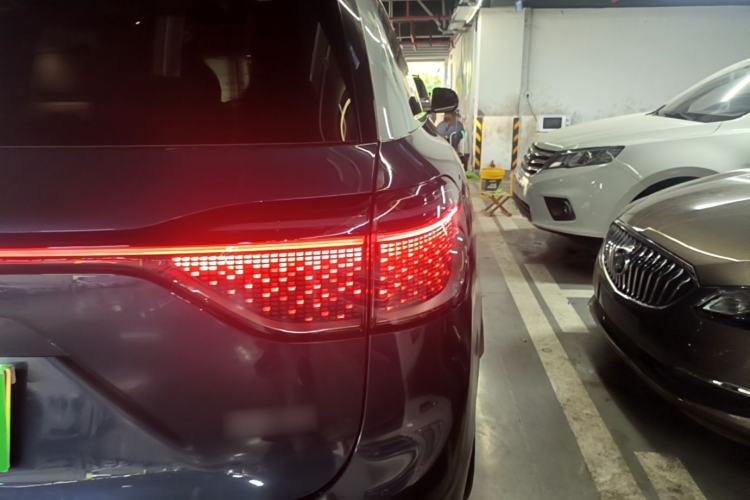 Used Hima AITO M9 2024 Range-Extended Ultra Version 42 kWh 6-Seater Model Right Rear Taillight