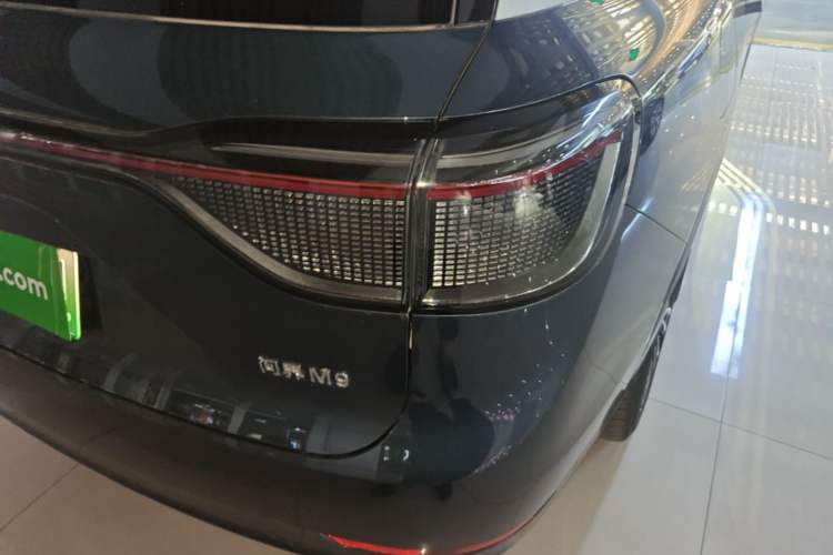Used Hima AITO M9 2024 Range-Extended Max Edition 42 kWh 6-Seater Version Right Rear Taillight