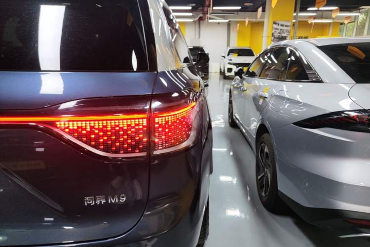 Used Hima AITO M9 2024 Range-Extended Ultra Version 42 kWh 6-Seater Model Right Rear Taillight