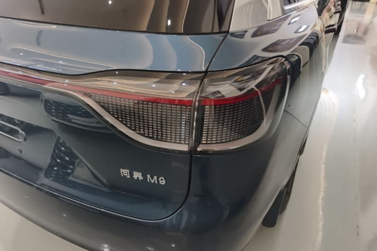 Used Hima AITO M9 2024 Range-Extended Ultra Version 42 kWh 6-Seater Model Right Rear Taillight