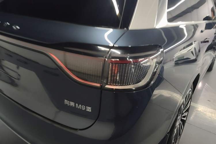 Used Hima AITO M9 2024 All-Electric Ultra Version 100 kWh 6-Seater Model Right Rear Taillight