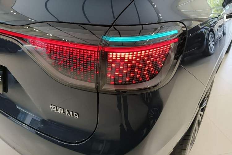 Used Hima AITO M9 2024 Range-Extended Ultra Version 42 kWh 6-Seater Model Right Rear Taillight