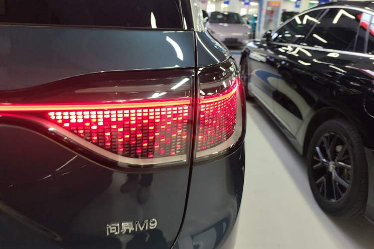 Used Hima AITO M9 2024 Range-Extended Ultra Version 52 kWh 6-Seater Model Right Rear Taillight