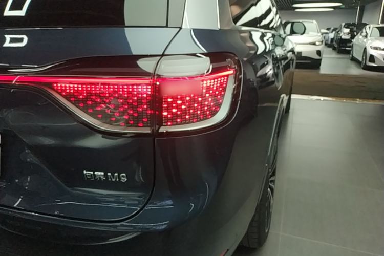 Used Hima AITO M9 2024 Range-Extended Ultra Version 42 kWh 6-Seater Model Right Rear Taillight