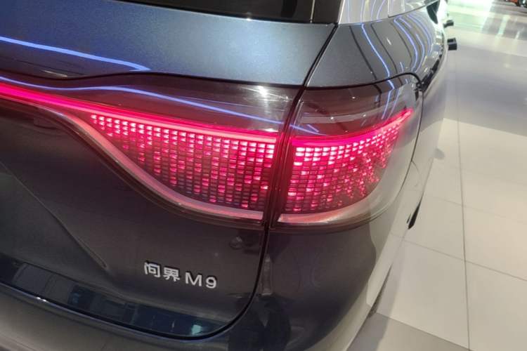 Used Hima AITO M9 2024 Range-Extended Ultra Version 42 kWh 6-Seater Model Right Rear Taillight