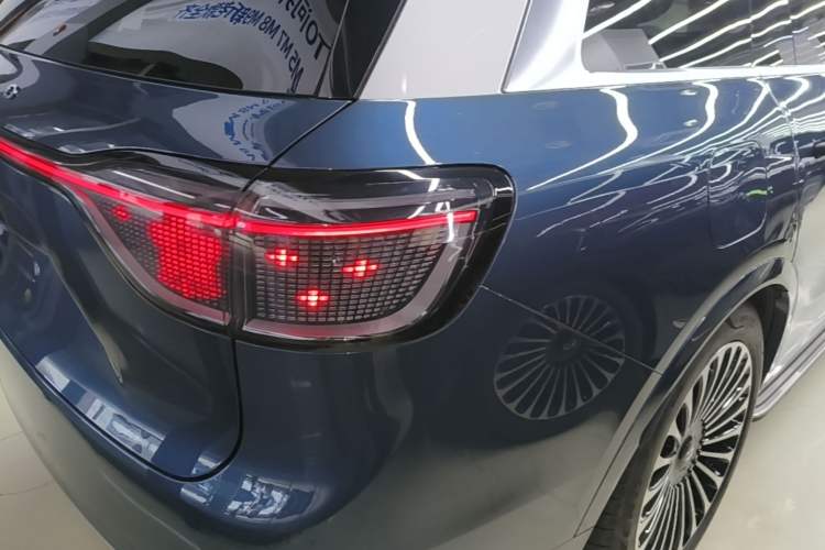 Used Hima AITO M9 2024 Range-Extended Ultra Version 42 kWh 6-Seater Model Right Rear Taillight