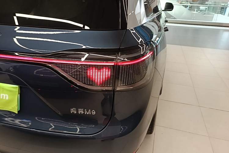 Used Hima AITO M9 2024 Range-Extended Max Edition 42 kWh 6-Seater Version Right Rear Taillight