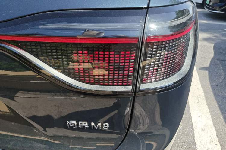 Used Hima AITO M9 2024 Range-Extended Ultra Version 42 kWh 6-Seater Model Right Rear Taillight