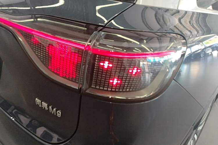 Used Hima AITO M9 2024 Range-Extended Ultra Version 52 kWh 5-Seater Model Right Rear Taillight