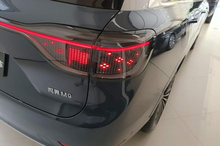 Used Hima AITO M9 2024 Range-Extended Max Edition 52 kWh 5-Seater Version Right Rear Taillight