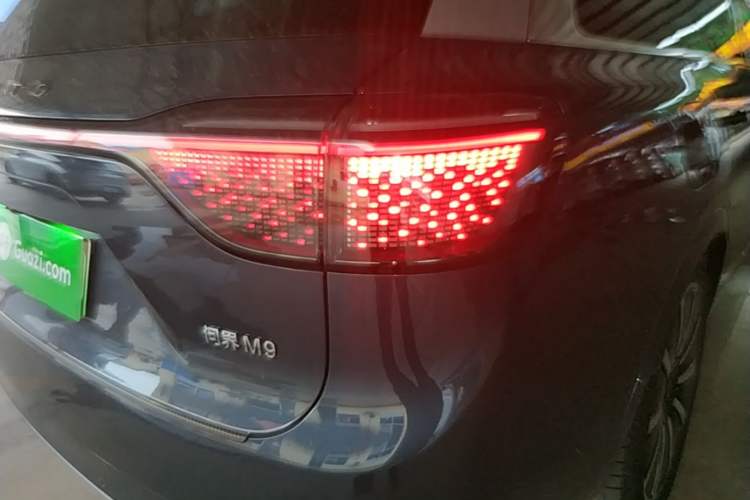 Used Hima AITO M9 2024 Range-Extended Ultra Version 42 kWh 6-Seater Model Right Rear Taillight