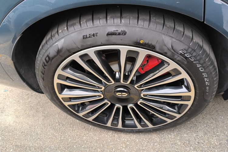 Used Hima AITO M9 2024 Range-Extended Ultra Version 42 kWh 6-Seater Model Right Rear Wheel Hub