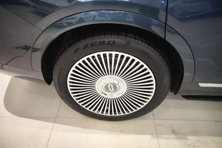 Used Hima AITO M9 2024 Range-Extended Ultra Version 42 kWh 6-Seater Model Right Rear Wheel Hub