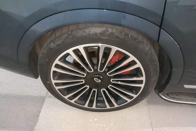 Used Hima AITO M9 2024 Range-Extended Ultra Version 42 kWh 6-Seater Model Right Rear Wheel Hub