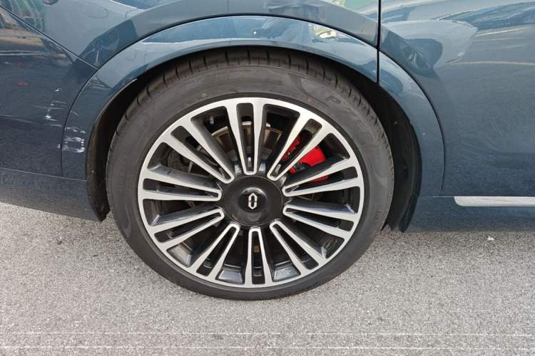 Used Hima AITO M9 2024 Range-Extended Ultra Version 42 kWh 6-Seater Model Right Rear Wheel Hub