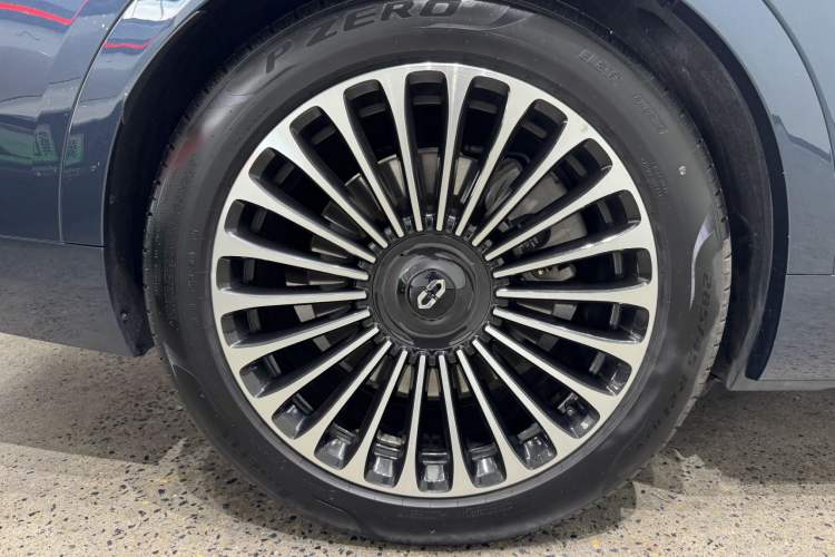Used Hima AITO M9 2024 Range-Extended Max Edition 42 kWh 6-Seater Version Right Rear Wheel Hub