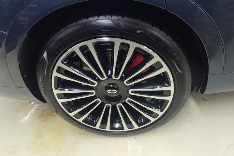 Used Hima AITO M9 2024 Range-Extended Ultra Version 42 kWh 6-Seater Model Right Rear Wheel Hub